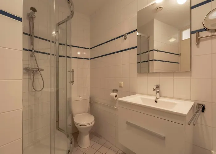 Near Dutch With Water Views 줄리아나도르프