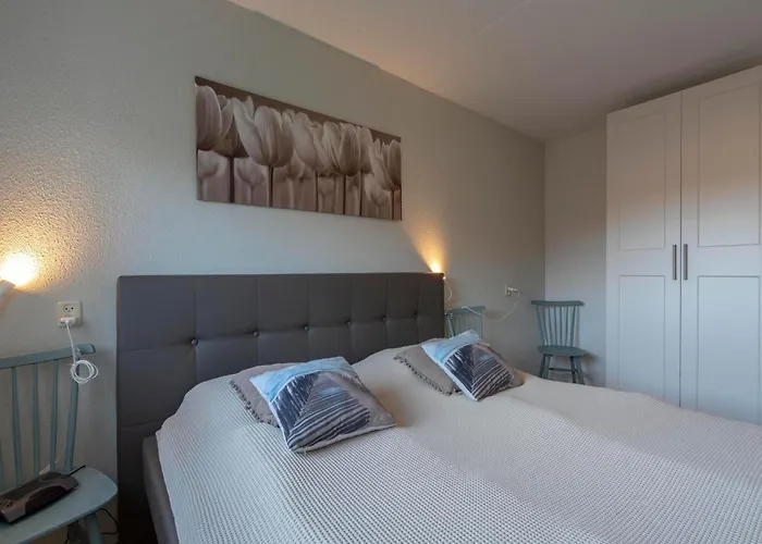 Near Dutch With Water Views 줄리아나도르프