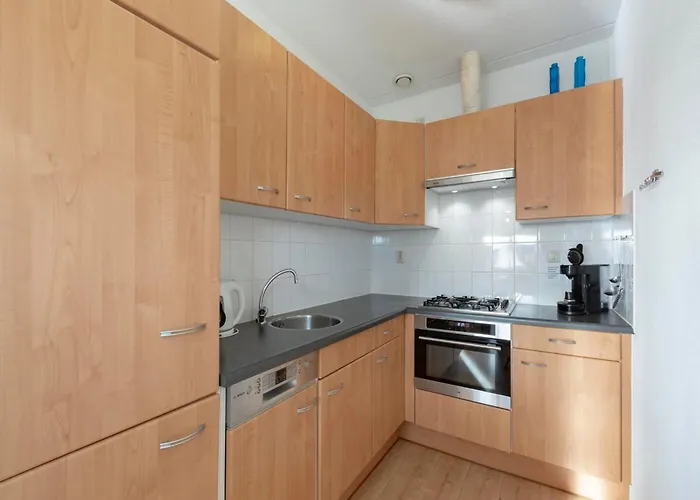 Near Dutch With Water Views 줄리아나도르프