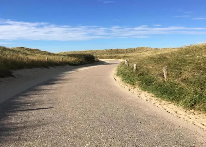 아파트 Near Dutch With Water Views *