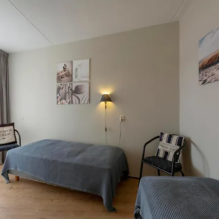 Near Dutch With Water Views Appartement *