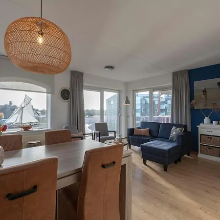 Juliana 77 Aan Zee *