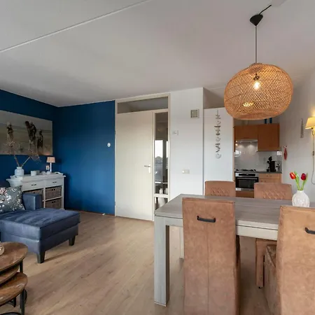 Near Dutch With Water Views Appartement *
